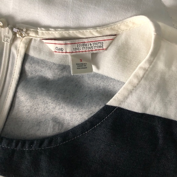 Sleeveless GAP Fit ‘n Flare Dress - Picture 3 of 3